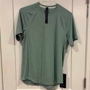 NEW Lululemon Mens License to Train Short Sleeve Shirt Small